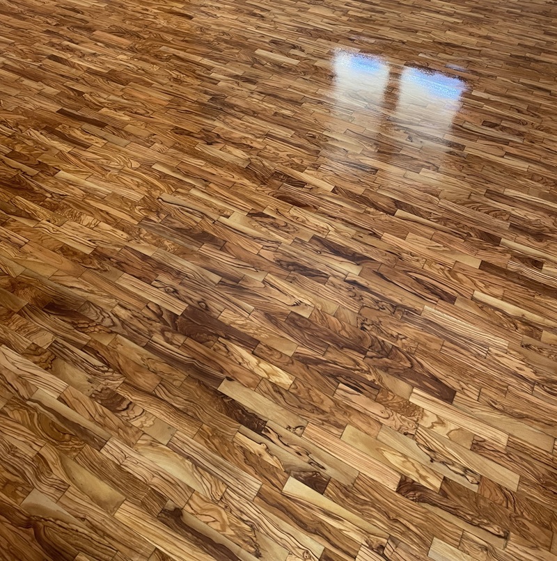 Levigatura e verniciatura pavimento in parquet